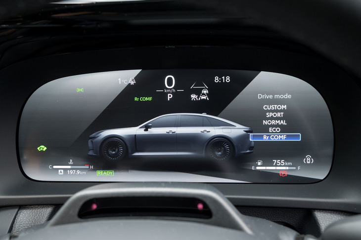 ドライブモードはこちらの5種類。シャシーが乗り心地優先で制御されるのは「リアコンフォート」モードのみとなる。