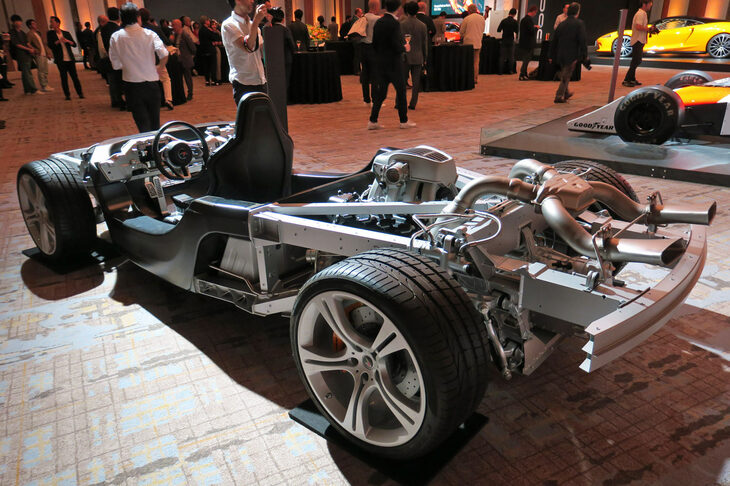 「マクラーレンMP4-12」のランニングシャシー。