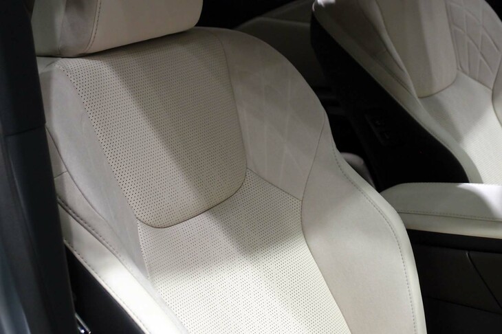 レクサスRX450h＋“バージョンL”（フロントシート）