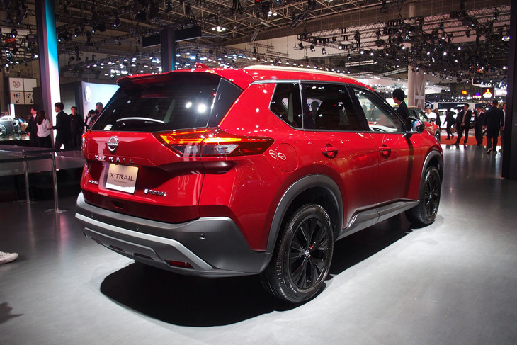 日産エクストレイルX e-4ORCE 90周年記念車