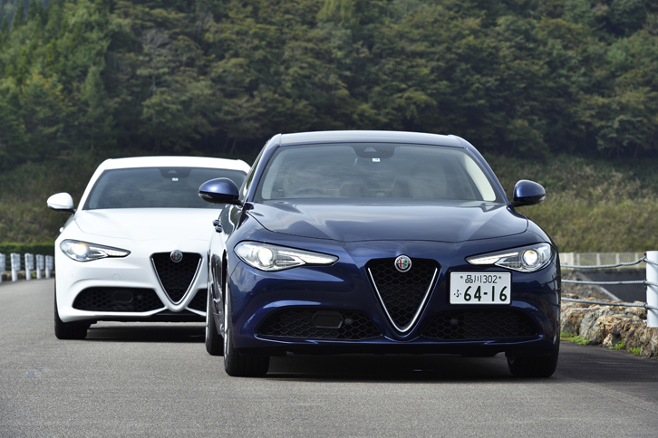 「アルファ・ロメオ・ジュリア」は、ともに2リッター直4ターボモデル。FRの白い「ジュリア スーパー」（最高出力200ps）と4WDの紺色の「ジュリア ヴェローチェ」（同280ps）について性能計測を実施した。（photo：小河原認）