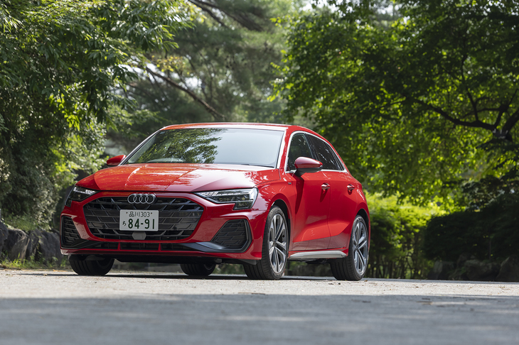 「アウディA3」のマイナーチェンジモデルが国内で発売されたのは2024年12月のこと。取材までにだいぶ時間を要したのは、それだけカスタマーからの引き合いが強く、メディア向け試乗車の用意が遅れたということだろう。