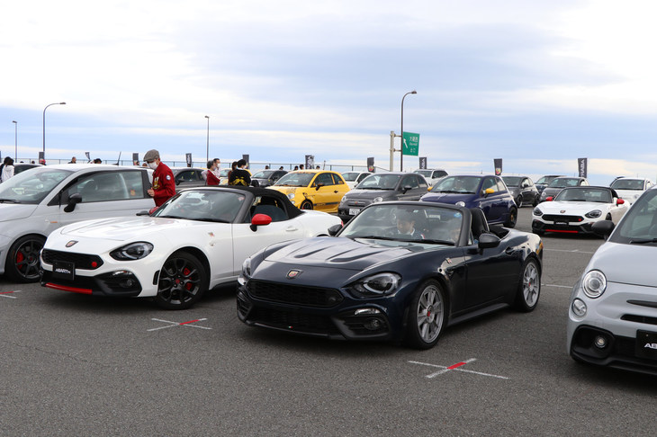 2020年での販売終了が宣言された「アバルト124スパイダー」。参加台数こそ少ないが、複数台が集うのは「アバルトデイズ」ならでは。現行のアバルトで唯一の後輪駆動モデルが失われてしまうのは残念。欲しい人は、ラストチャンスをお見逃しなく。