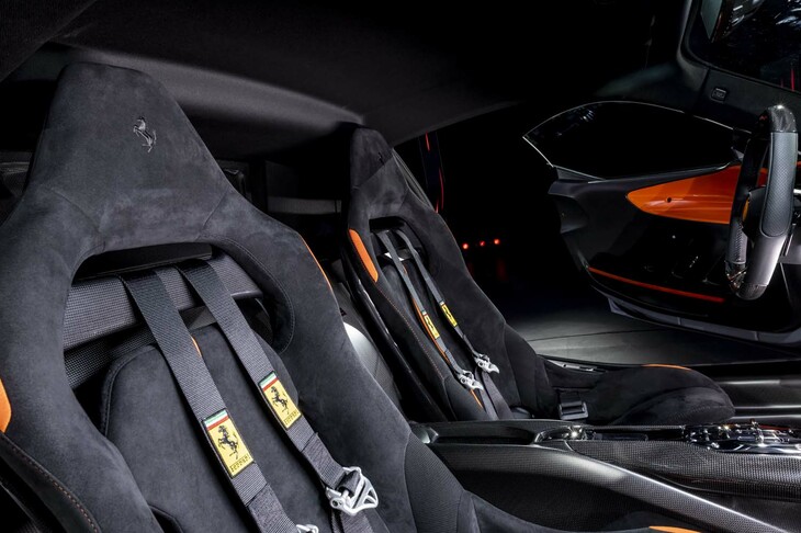 フェラーリSF90 XXストラダーレ（シート）