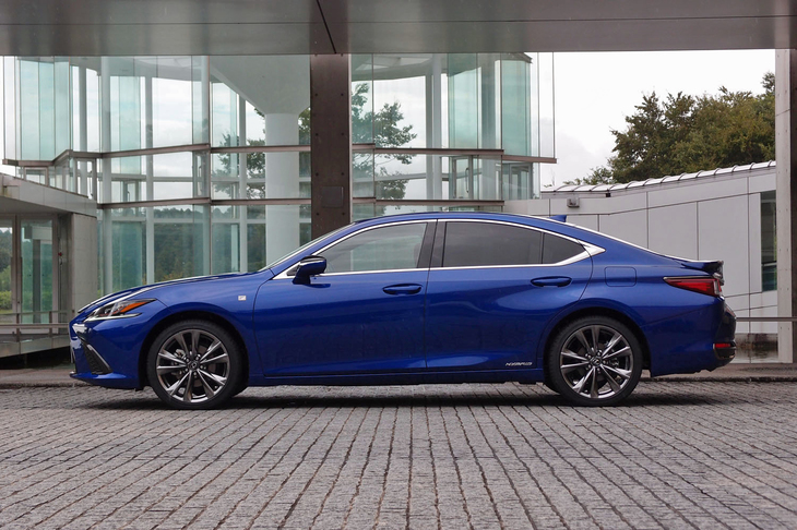 レクサスES300h“Fスポーツ”