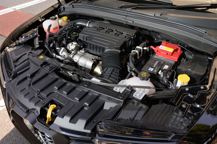 パワーユニットに関しては大きな変更はない。エンジンは最高出力160PS、最大トルク240N・mの1.5リッター直4ガソリンターボで、“EV走行”も可能なモーターと7段DCTが組み合わされる。