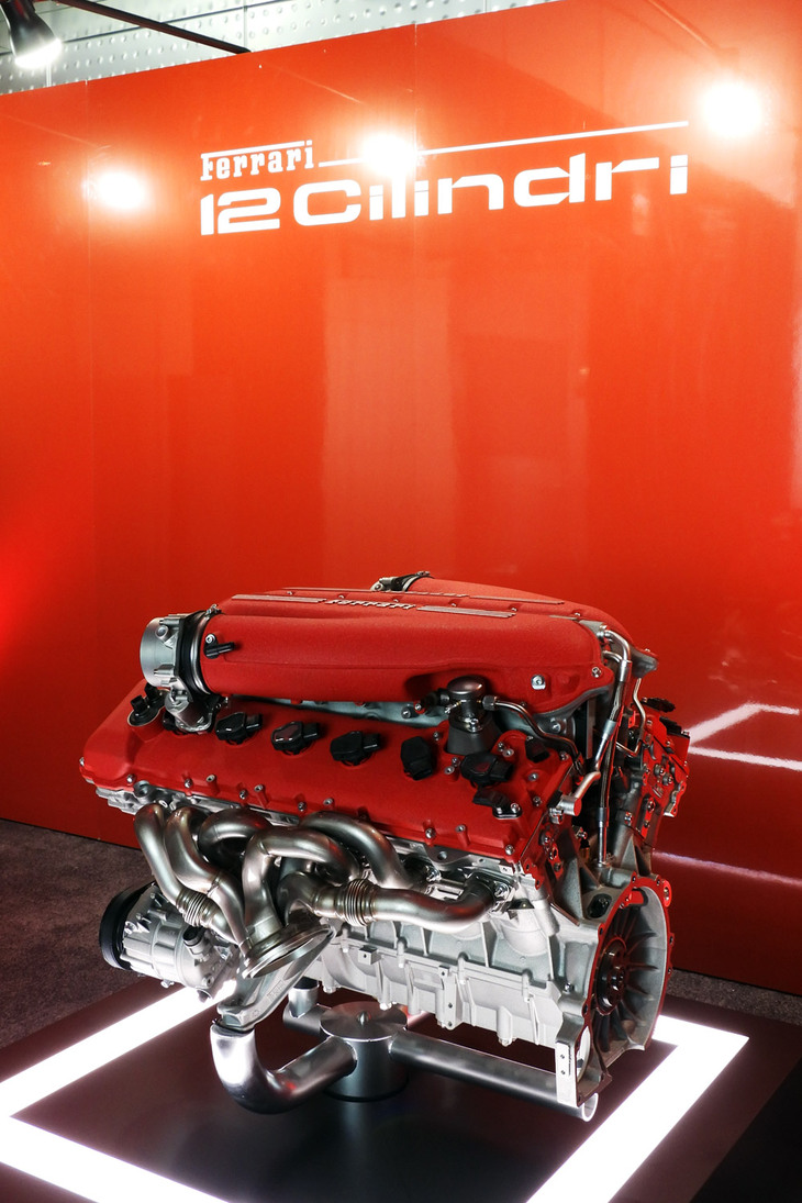 「12チリンドリ」は、今や貴重な12気筒自然吸気エンジンのフィーリングや、スポーツカーならではの操る喜びを追求したモデルなのだろう。