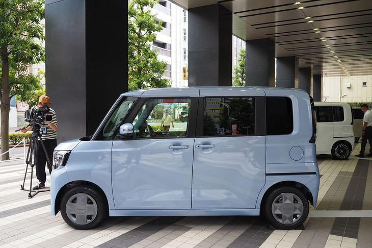 日産ルークス（サイドビュー）