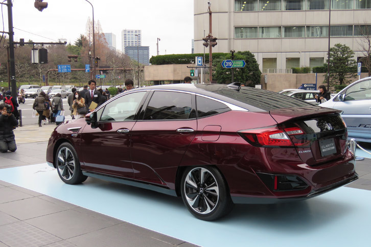 「クラリティ フューエルセル」のリアビュー。ボディーカラーは3色が用意されている。