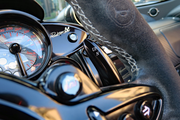 パガーニ・ウアイラ ロードスターBC（シフトパドル）