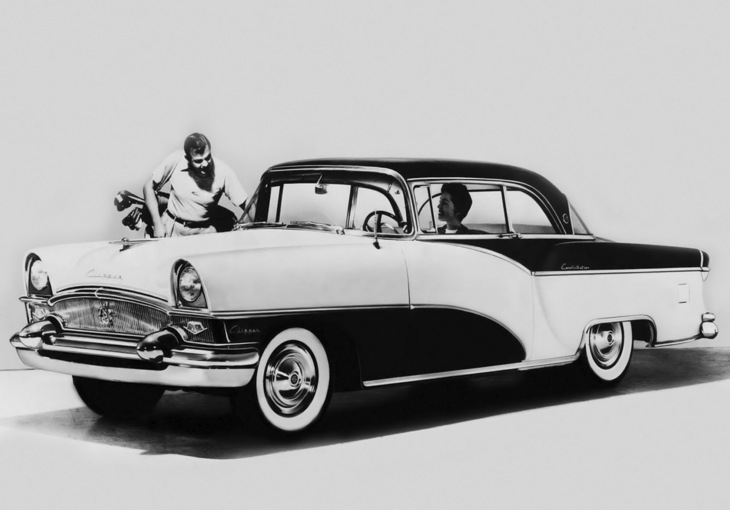 1955年「パッカード・クリッパー ハードトップ」。全長5.4m強のボディーに5.2リッターV8エンジンを搭載。