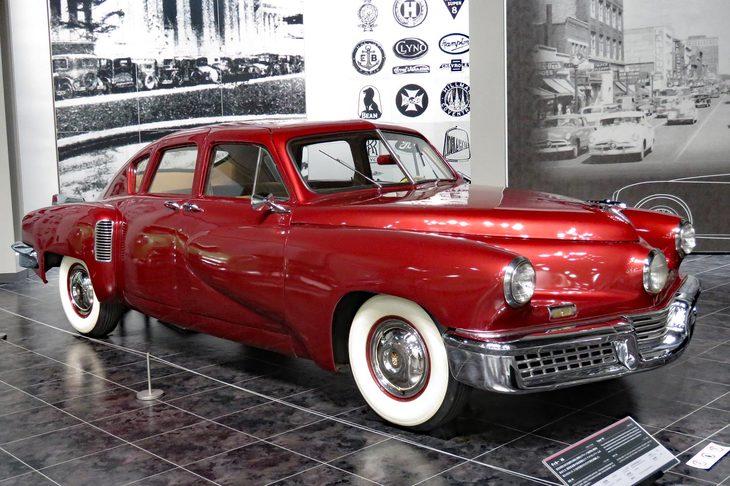 トヨタ博物館に収蔵される「タッカー'48」。生産台数わずかに51台という、貴重なクルマである。