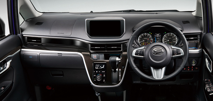 「ムーヴ カスタムRS“ハイパーSA III”」のインストゥルメントパネルまわり。