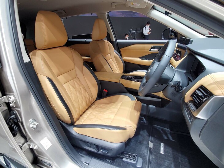 日産エクストレイルG e-4ORCE（フロントシート）