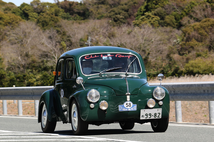 1962年「日野ルノー カロッツェリア・ワタナベ スペシャル」。日本におけるカスタムカー製作の先駆けであるカロッツェリア・ワタナベの第1作といわれる貴重なワンオフ。ボディーパネルの一部がFRP製で、パワートレインは「日野コンテッサ900S」用。