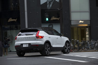 今回試乗した「T5 AWD R-DESIGN ファーストエディション」は、スポーツサスペンションを装着する。