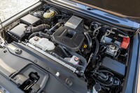 2.8リッター直4ディーゼルターボエンジン「1GD-FTV」の最高出力は204PS、最大トルクは500N・m。昔懐かしのクロカンを思えば、夢のようなスペックだ。操作性も良好で、細かなスロットル操作にも、ていねいに反応してくれる。