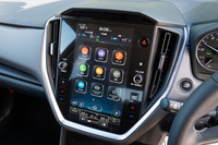 現行型「レヴォーグ」から導入された、11.6インチのセンターディスプレイ。このディスプレイを核としたインフォテインメントシステムは、上級グレードに標準で、下位グレードにオプションで用意される。