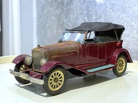 第2次世界大戦前の米国車、エセックスを模したと思われるトルペード。28ユーロ（約3800円）。