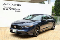 細かい点では、ACCの状態がメモリーされるようになったのも「アコードe：HEV Honda SENSING 360＋」の変更点。ACCがスタンバイの状態でイグニッションをオフにした場合、次回ドライブ時にもその状態が維持され、「SET」ボタンを弾くだけで、ワンタッチでACCを作動させられるようになった。