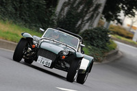 ブレーキもステアリング機構も“ノンアシスト”。制動時には力を込めてブレーキペダルを踏む必要があるが、車重が軽いこともあって、“利き”そのものは良好である。