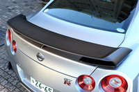 テスト車にはオプションで用意される、ドライカーボン製のリアスポイラーやトランクリッドが装備されていた。