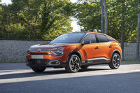 新型「シトロエンC4」がデビュー　ピュアEVの「e-C4-100％エレクトリック」も登場