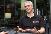 中東およびアジアにおけるビジネス開発マネジャーを務める、アンドレア・ポルタ氏。愛車はFD型の「マツダRX-7」という、筋金入りの日本車好きだ。