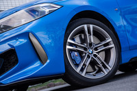 「M135i xDrive」の試乗車には、前後225/40R18サイズの「ブリヂストン・トランザT005 RFT」タイヤが装着されていた。ホイールは前後8J×18サイズの「Mライトアロイホイール・ダブルスポークスタイリング556M」。