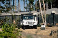 往年の「ディフェンダー」をレストア＆ビスポークした貴重なモデル、「クラシックディフェンダーV8ビスポーク フジホワイト」（写真）も間近に見ることができた。