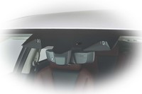 運転支援機能の強化が求められる今、スバル独自のステレオカメラを使った「アイサイト」（写真）が搭載される可能性もありそうだ。