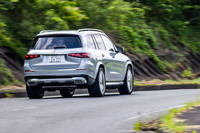 ドライブモードを選択できる「ダイナミックセレクト」には、「インディビジュアル」「コンフォート」「スポーツ」「マイバッハ」「カーブ」の5種類のモードがある。後席の乗り心地を重視する「マイバッハ」では、目地段差を越えたときのショックが巧みに遮断される。