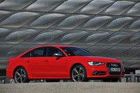 新型「S6」は、二つのターボを備えるV8エンジンを搭載。最高出力は、スーパーチャージャー付き3リッターV6を積む「A6 3.0TFSIクワトロ」（300ps）を大幅に上回る420psに達する。
