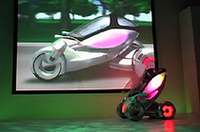 
	会場にあらわれた｢PM｣
	 