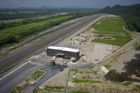 栃木開発センター塩谷プルービンググラウンドの全景。南側（写真左方）に鬼怒川が流れる。（写真＝ショーワ）