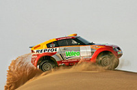 「パジェロエボリューション」は既に1万km以上のプログラムを消化。12月31日からの9000kmにおよぶ戦いに備えている。（写真＝三菱自動車）