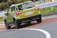 
	「SX4 Sクロス」の4WDシステムとパワーステアリングは、操舵（そうだ）角センサーやヨーレートセンサーなどのデータを元に、複合的に制御される。
	