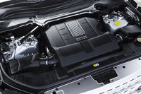 搭載されるエンジンは計4種類。最も強力なガソリンの5リッターV8スーパーチャージャー付きユニットは510psを発生する。