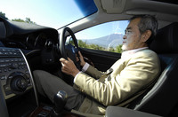 モータージャーナリストの熊倉重春氏。