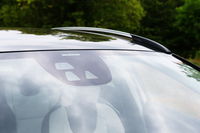 文中で紹介された安全装備に加え、「V40クロスカントリー」には車線逸脱警報システムやアクティブヘッドライト、全車速追従機能付きアクティブクルーズコントロールなど、さまざまな機能が用意されている。