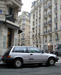 か弱さは感じられるものの、23年以上前のクルマとは思えないクリーンなデザインが光る。