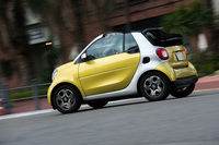 現行型「スマート・フォーツー」の最小回転半径は3.3mと、先代のフォーツーや他のコンパクトカー、日本の軽自動車などよりはるかに小さい。