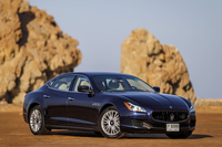 「ギブリ」と同じ3リッターV6ディーゼルエンジンを搭載した「マセラティ・クアトロポルテ ディーゼル」。
    