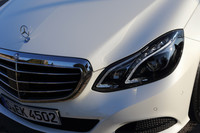 デザインが一新されたヘッドライト。LEDヘッドランプを採用する。