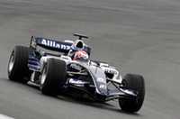 中嶋一貴選手によってデビューランを披露したウィリアムズ・トヨタ。あいにくのウェットコンディション、慣れないF1とあってかスピンするシーンも見られたが、本人によれば「コースにこぼれていたオイルに乗ってしまったため」とのことだった。