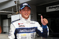 予選終了間際に快心のアタックを決め、1年10か月ぶりにポール・ポジションを獲得したNo.19 本山哲（Arabian Oasis IMPUL）。