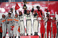 GT500クラス表彰式。左から、2位のARTA NSX（伊藤大輔／ラルフ・ファーマン／井出有治組）、初優勝の宝山TOM'S SC430（脇阪寿一/アンドレ・ロッテラー/オリバー・ジャービス組）、3位XANAVI NISMO Z（本山哲／リチャード・ライアン／安田裕信組）。