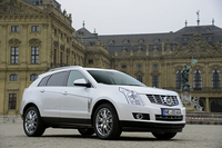 「キャデラックSRXクロスオーバー」
    