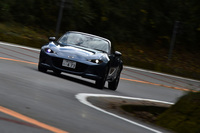 ボディーカラーはほかのグレードと同様に、写真の「ブルーリフレックスマイカ」を含む全7色が用意されている。