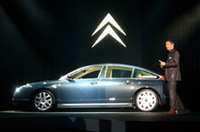 シトロエンのデザイナーを代表し、ジル・ヴィダルが登壇。「シトロエン特有のスピリットは意識してデザインしたが、歴代モデルを個別に意識したわけではない」と語った。